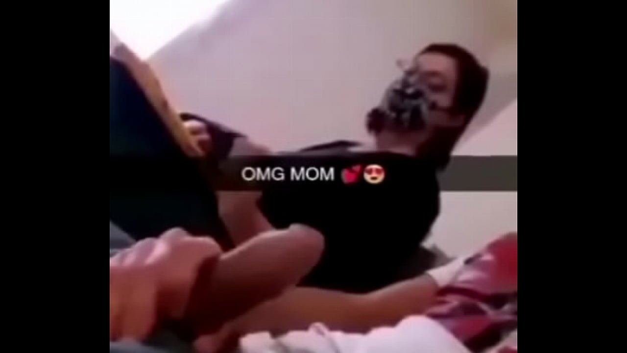 Madre masturba a su hijo